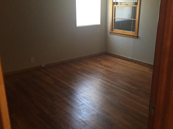 4th image of 401 Carolyn Dr