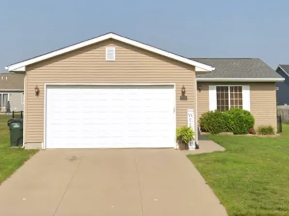 8621 Harrington Dr NE, Cedar Rapids, IA 52402
