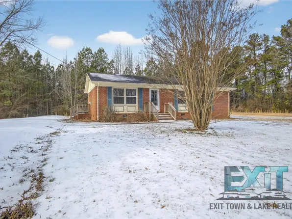 7513 Robinson Ferry Rd, White Plains, VA 23893