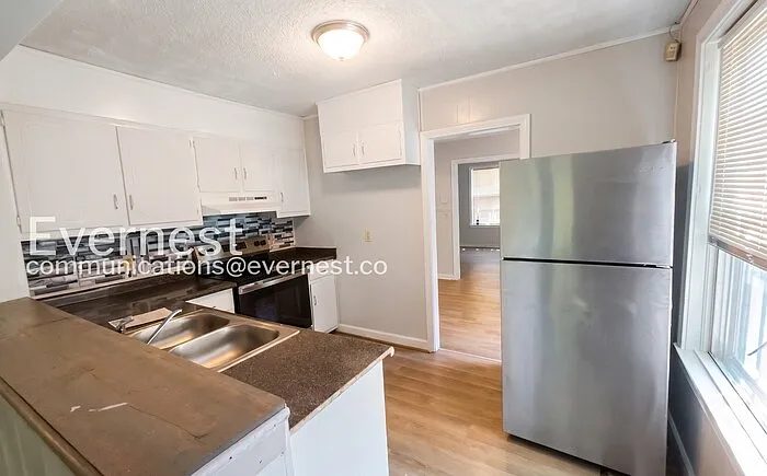 3 bed, 1.0 bath, 1448 sqft, $995 — Photo 3