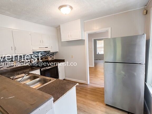 2nd image of 616 26th St SW