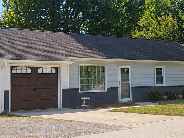 6 E College St, Marshall, MO 65340