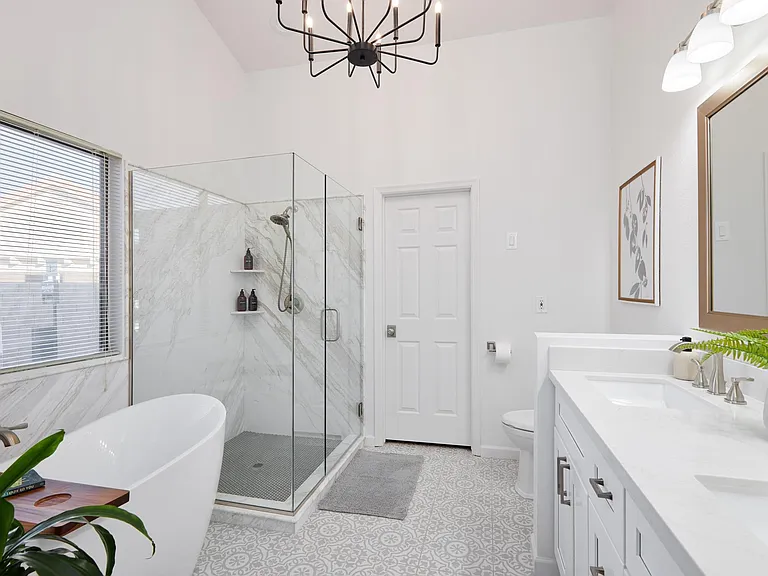 Upgraded En-Suite Bathroom 2 of 3