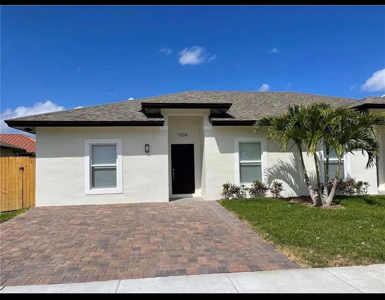 3 bed, 2.0 bath, 2360 sqft, $2,700 — Photo 2