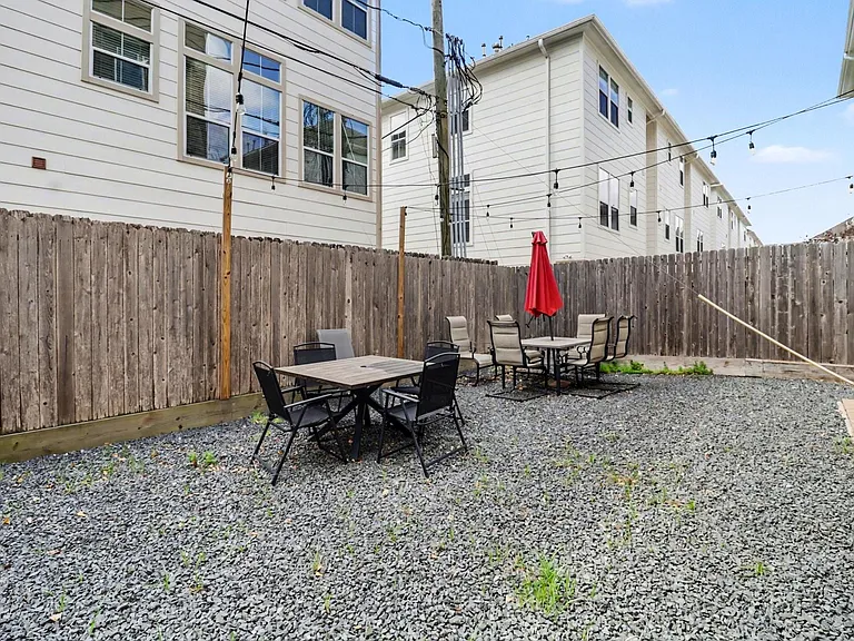 715 Hartman St — Photo 28