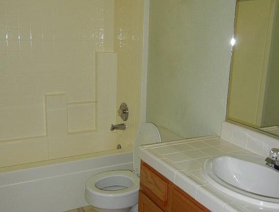 4th image of 1116 W Orange St