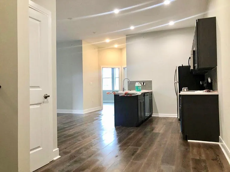 1229 N Franklin St #3R — Photo 6