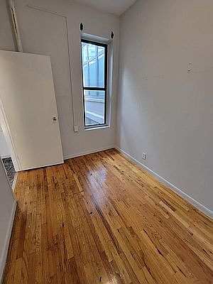5th image of 25 Thompson St APT 24