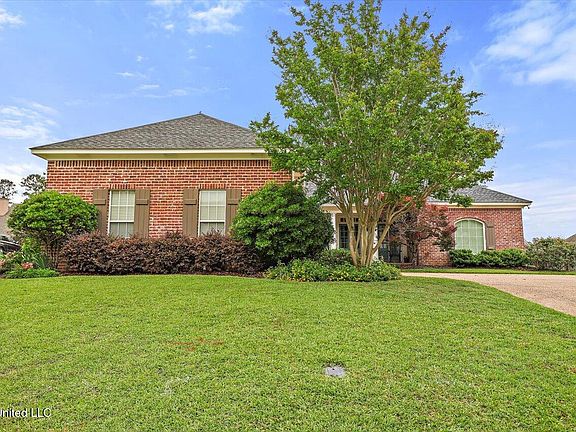 2nd image of 176 Woodlands Green Dr