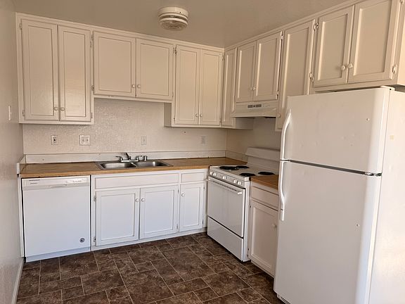 5th image of 602 Commercial Ave APT C