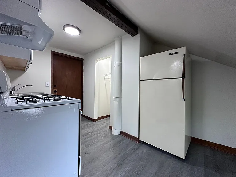 822 Pine St — Photo 10