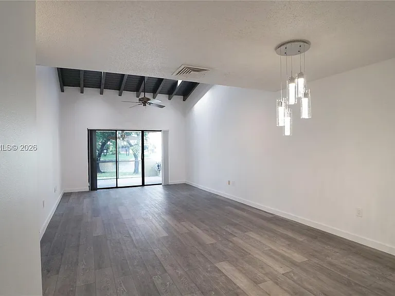 3823 Estepona Ave — Photo 11