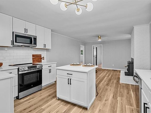 3rd image of 471 Huffines Mill Rd