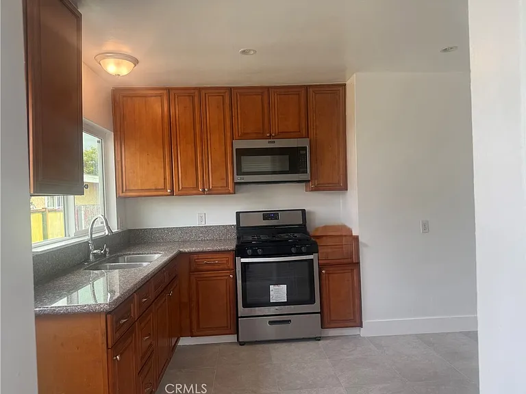 11922 Hopland St — Photo 5
