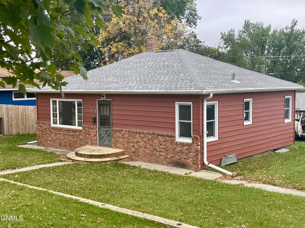 819 3rd Ave NE, Jamestown, ND 58401