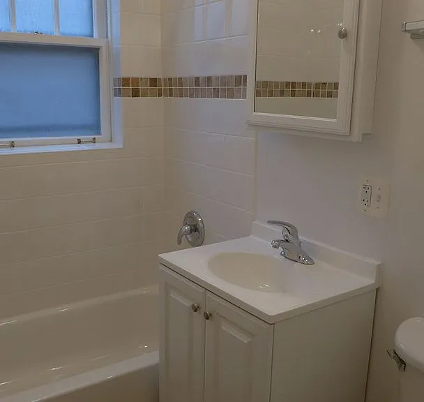Marshfield Apartments — Photo 9