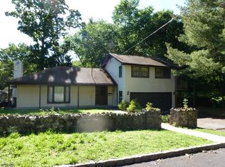 2 Dacotah Ave, Lake Hiawatha, NJ 07034