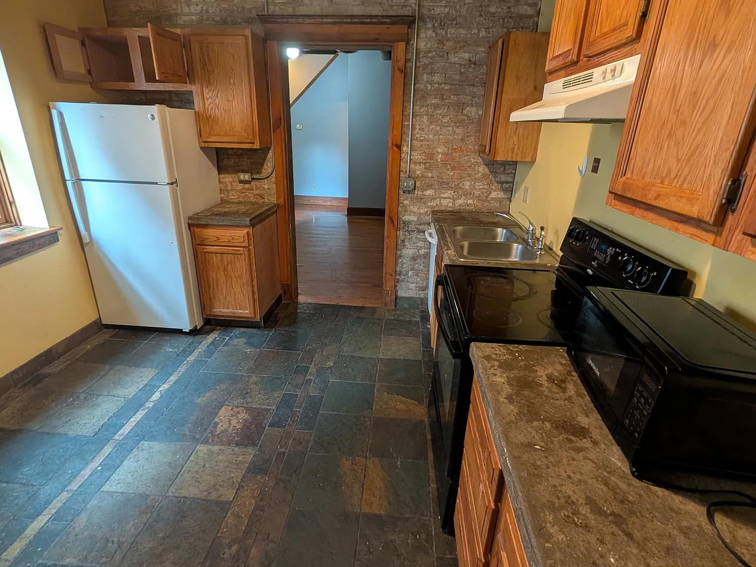 2 bed, 1300 sqft, $1,600 — Photo 3