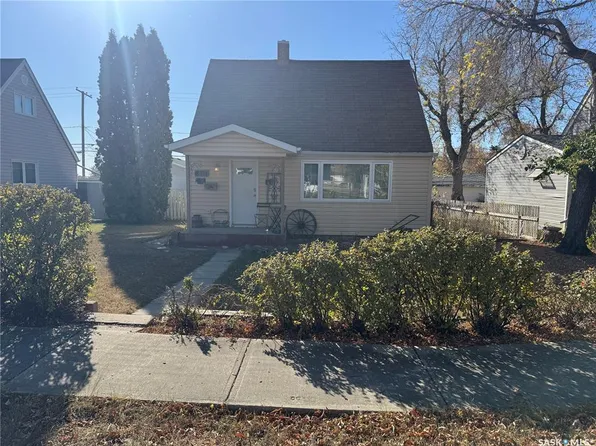 651 Ominica STREET E, Moose Jaw, SK S6H 0H4