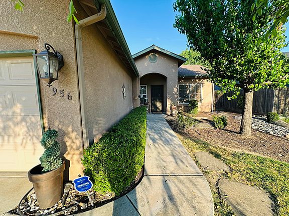 4th image of 956 N Villa