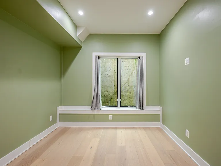 1658 K St NE #2 — Photo 9
