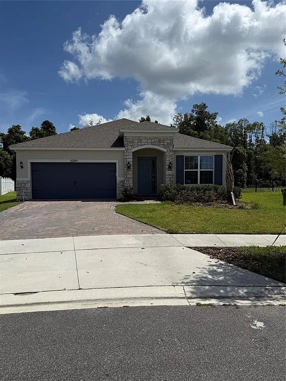 4 bed, 2.0 bath, 2110 sqft, $2,650 — Photo 1