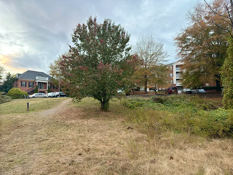 320 Riverbend Dr #3C — Photo 21