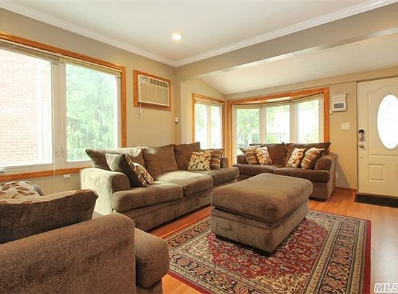 3rd image of 22 Silver St