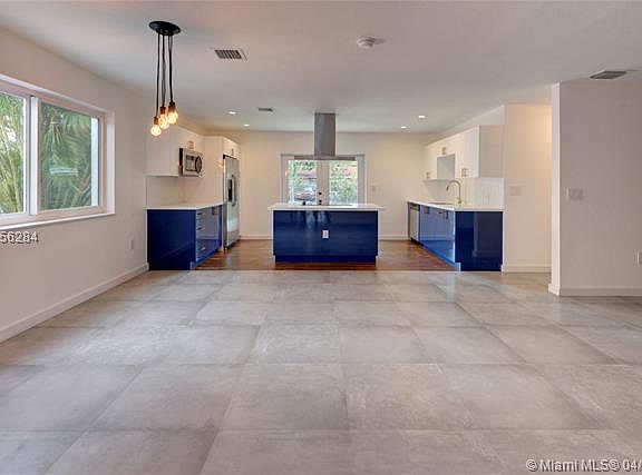 5th image of 1565 NW 126th St