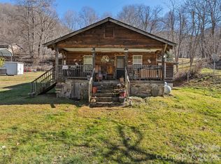 186 Creekmont Dr, Clyde, NC 28721