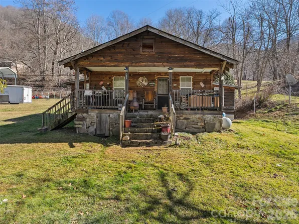 186 Creekmont Dr, Clyde, NC 28721