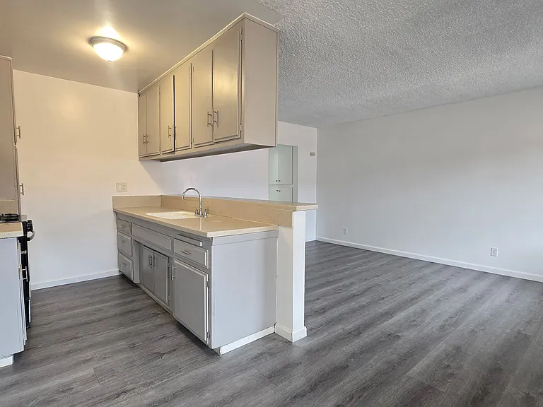 6318 Gentry St #D — Photo 3
