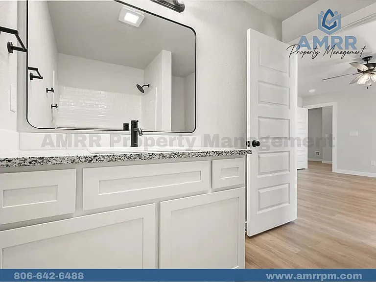 2304 Abbeville Ave — Photo 9