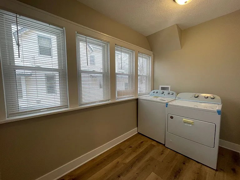 852 Lafayette Ave NE — Photo 10