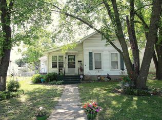 1102 S Garrison Ave, Carthage, MO 64836