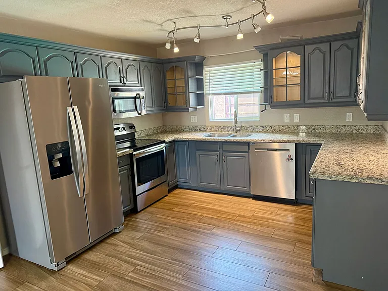 4414 W Altadena Ave — Photo 12