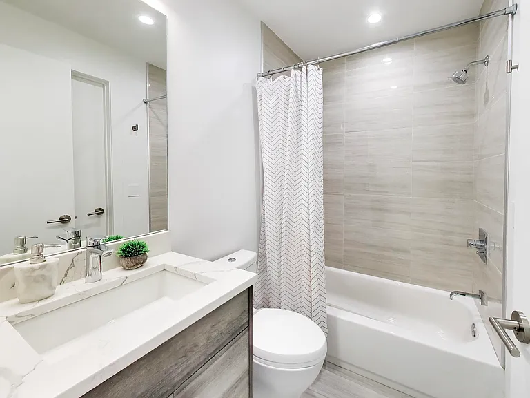 2025 W Crystal St #3 — Photo 15