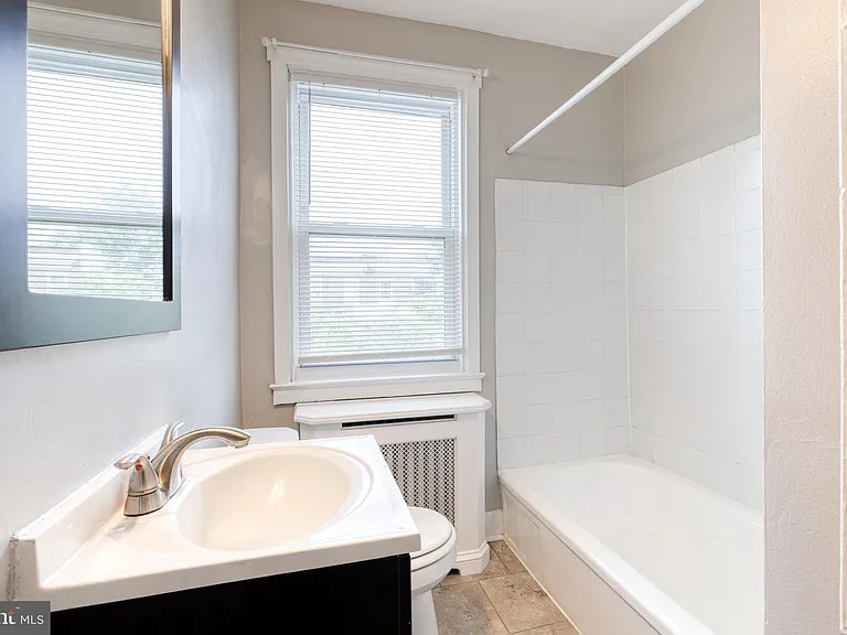 1011 W 42nd St — Photo 10