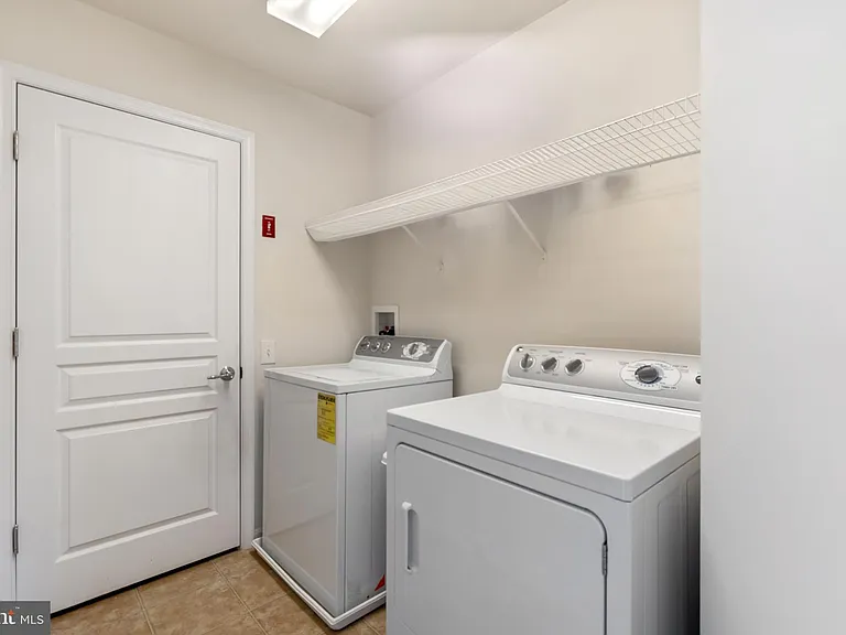 84 Wyndale Ct — Photo 18
