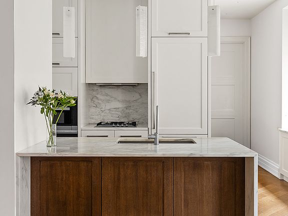 3rd image of 235 W 75th St #624