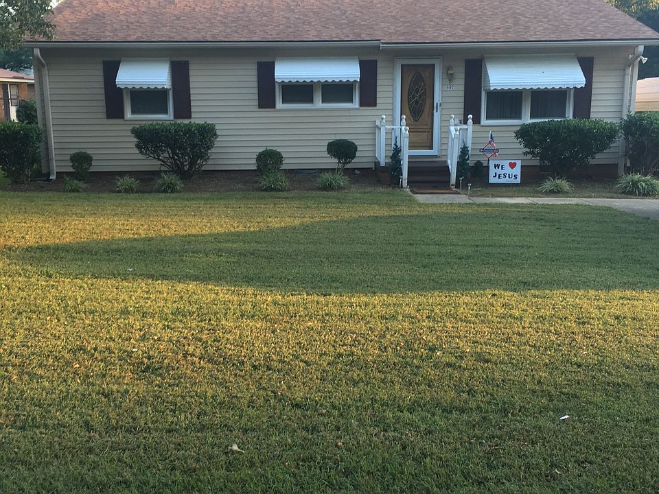 Front W/Beatiful Yard