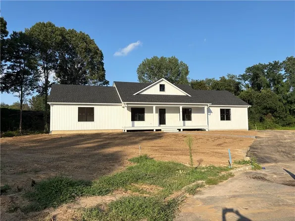 20 Eva Ln, Cranston, RI 02921