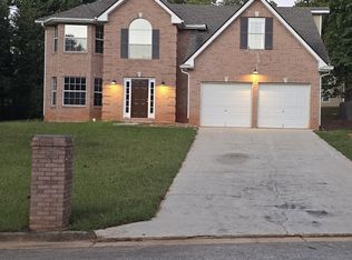 535 Carriage Walk Ln, Stone Mountain, GA 30087
