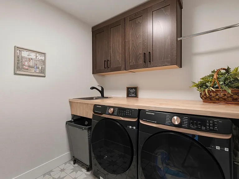 1008 NE Whistle Way — Photo 19