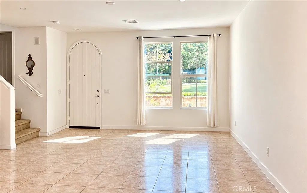 3 bed, 2.5 bath, 1427 sqft, $4,000 — Photo 2