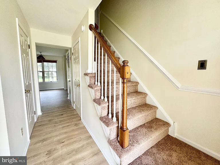 501 Falcon Dr — Photo 3