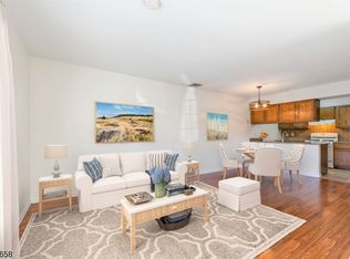 32 Willow Wood Sq, East Rutherford, NJ 07073