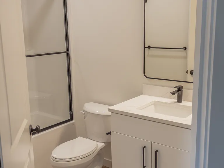 Second Level Full Bath