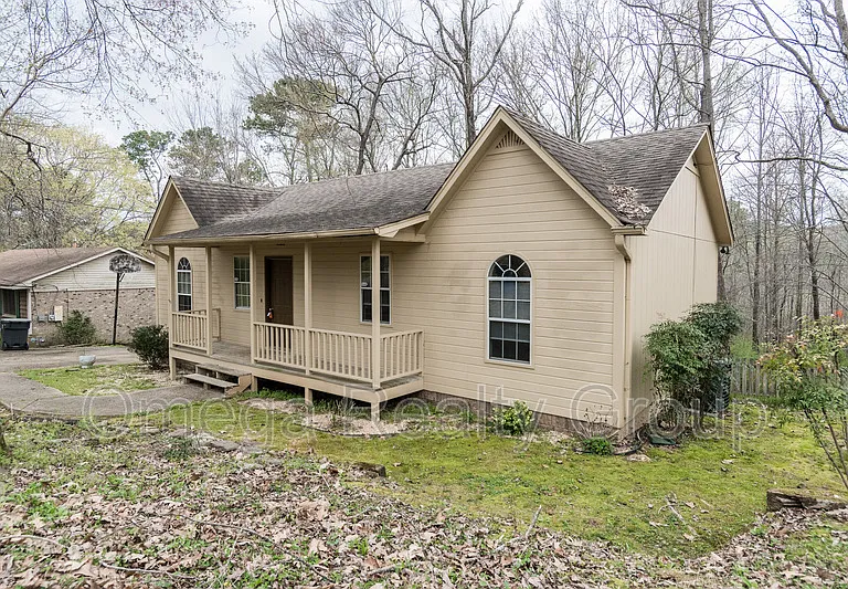6770 Charles Dr — Photo 2