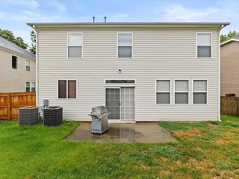 120 Milpass Dr — Photo 8